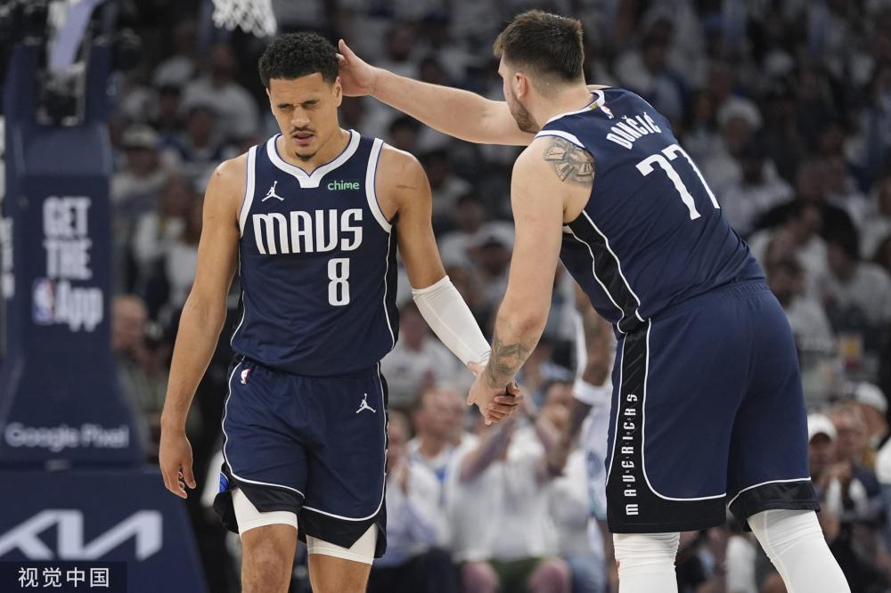 人瞩目的 人瞩目的